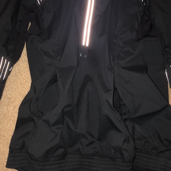 Lululemon Rain jacket/windbreaker - Picture 3 of 7